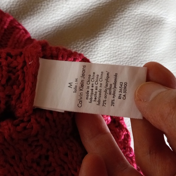 Calvin Klein Jeans ReddishDarkPink Long Sleeve Pullover Size M Ex. Cond.like new - Picture 11 of 11